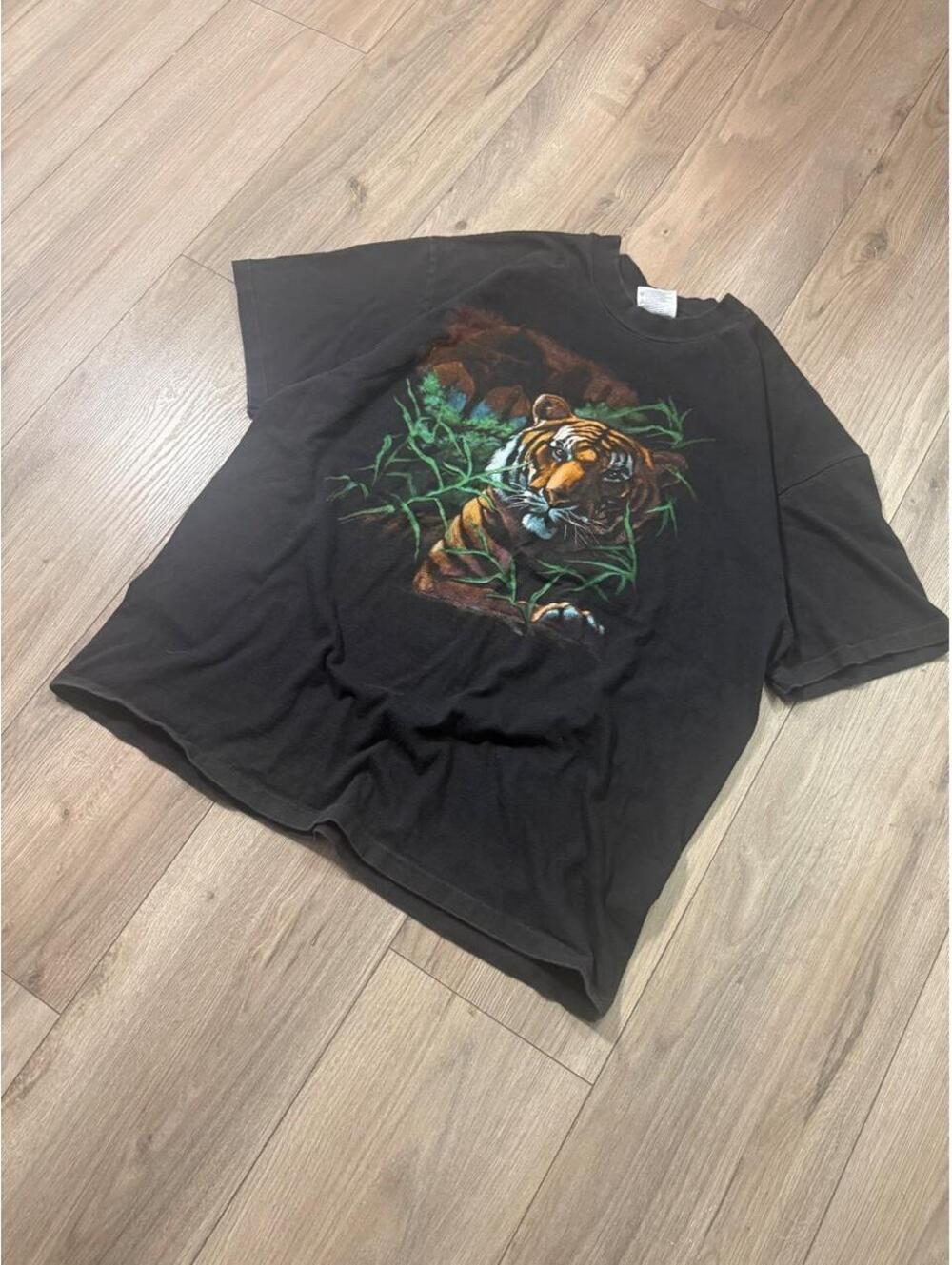 90s Black tiger graphic tee